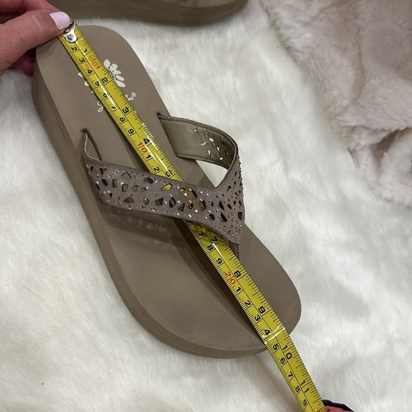 Yellow Box tan wedges size 8 - Picture 11 of 13
